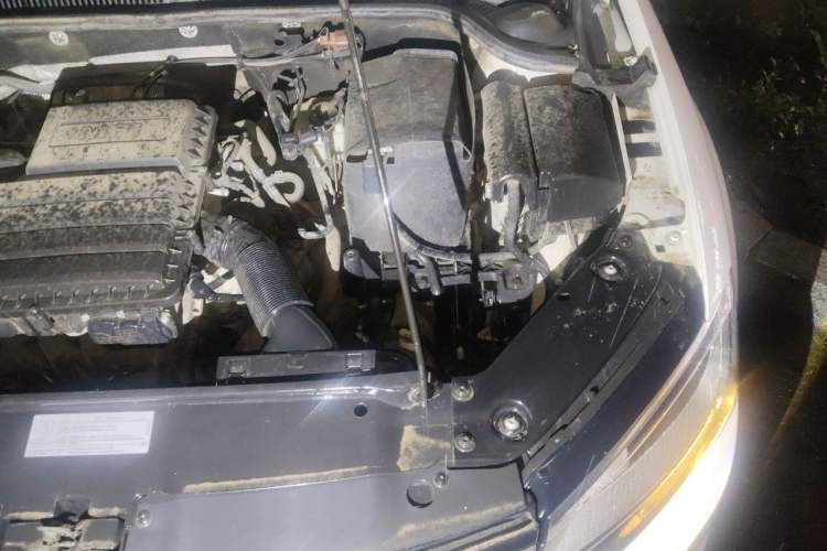 Used Volkswagen Sagitar 2018 1.6L Automatic Comfort Model Engine Bay Left