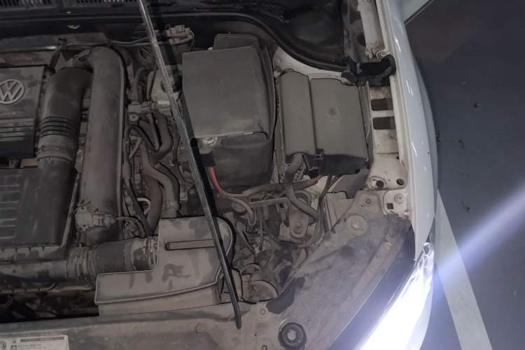 Used Volkswagen Sagitar 2018 280TSI DSG Luxury Model Engine Bay Left