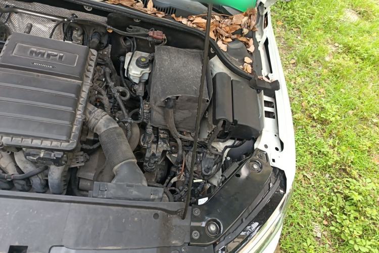 Used Volkswagen Sagitar 2018 1.6L Manual Comfort Model Engine Bay Left