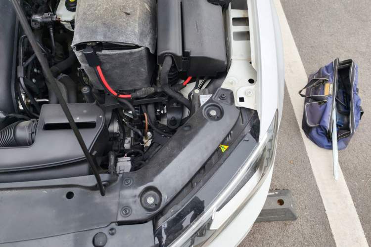 Used Volkswagen Sagitar 2018 280TSI DSG Luxury Model Engine Bay Left