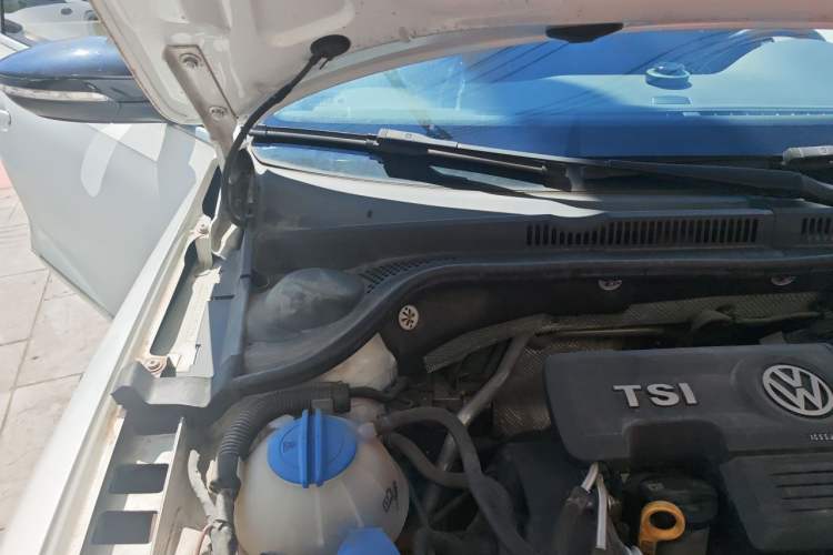Used Volkswagen Sagitar 2018 280TSI DSG Luxury Model Engine Bay Right