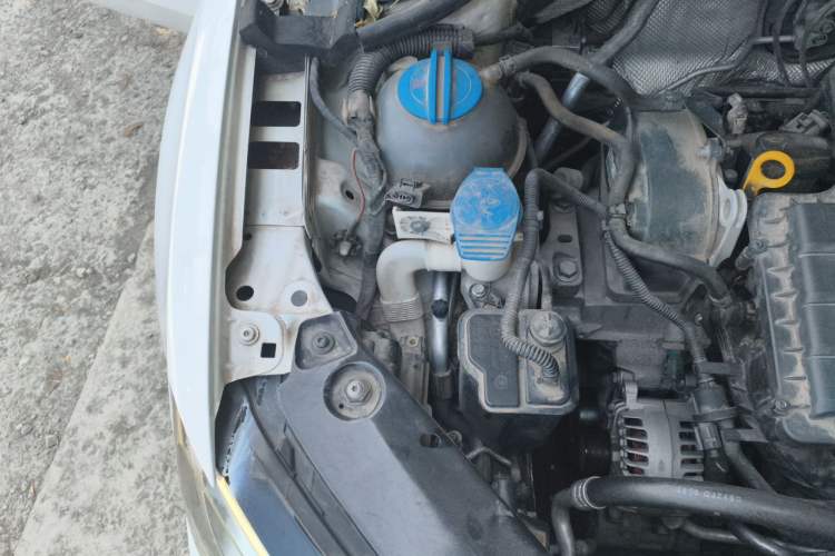Used Volkswagen Sagitar 2018 1.6L Automatic Fashion Model Engine Bay Right