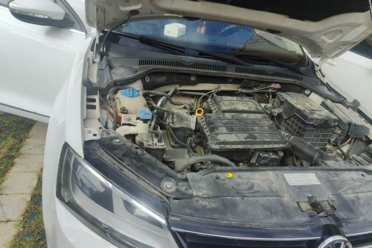 Used Volkswagen Sagitar 2018 1.6L Automatic Comfort Model Engine Bay Right