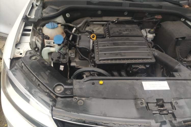 Used Volkswagen Sagitar 2018 1.6L Manual Comfort Model Engine Bay Right