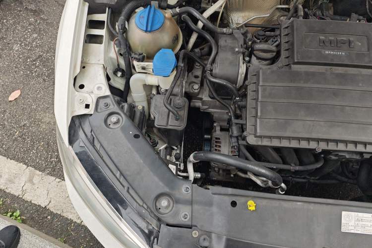 Used Volkswagen Sagitar 2018 1.6L Manual Comfort Model Engine Bay Right