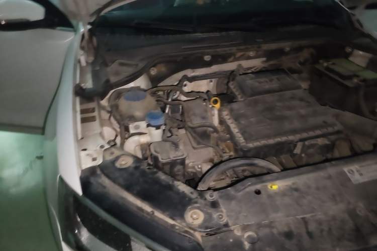 Used Volkswagen Sagitar 2018 1.6L Manual Comfort Model Engine Bay Right