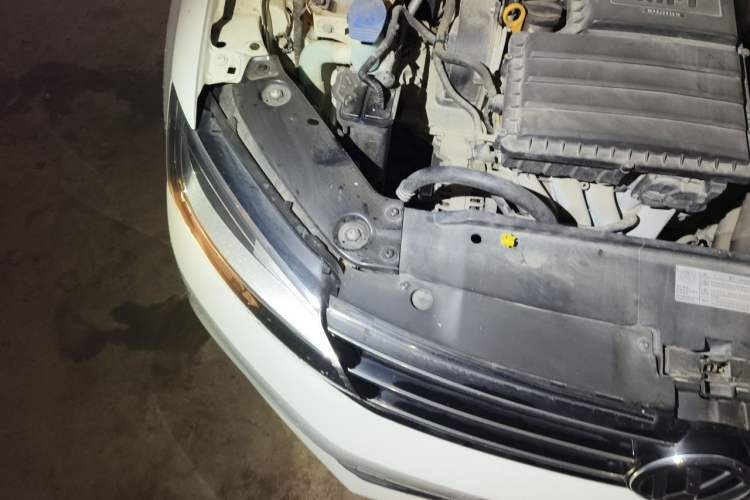 Used Volkswagen Sagitar 2018 1.6L Manual Comfort Model Engine Bay Right