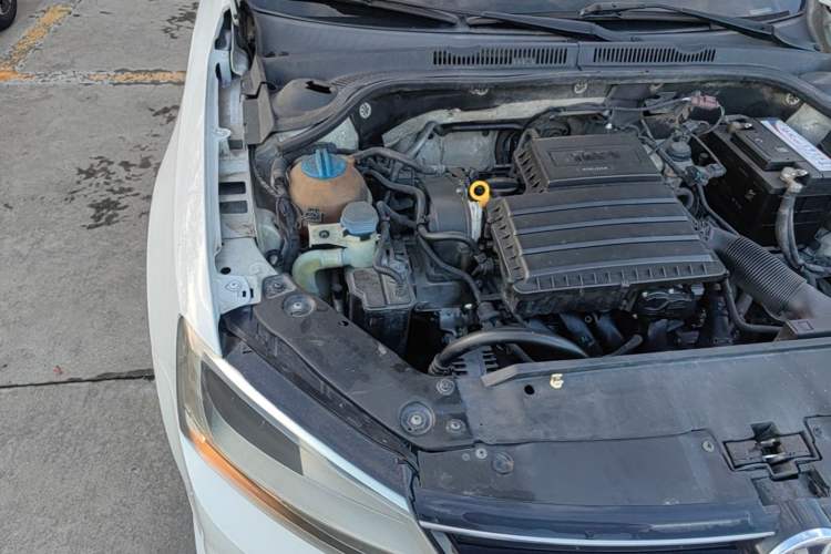 Used Volkswagen Sagitar 2018 1.6L Automatic Comfort Model Engine Bay Right