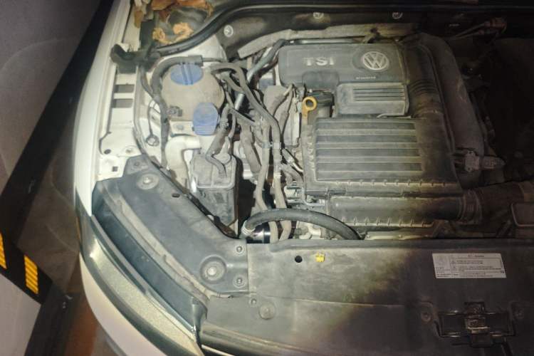 Used Volkswagen Sagitar 2018 180TSI DSG Prestige Edition Engine Bay Right