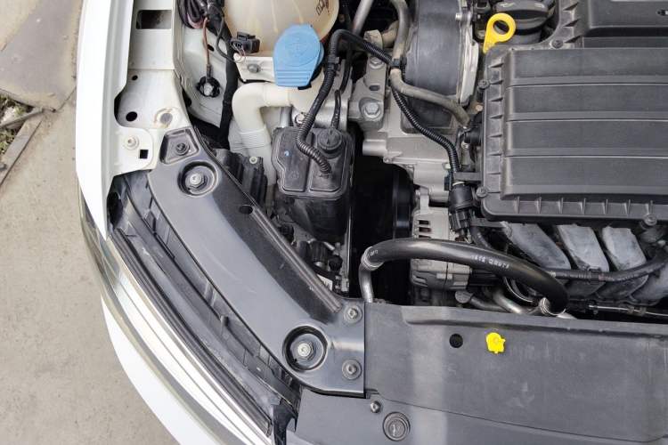 Used Volkswagen Sagitar 2018 1.6L Manual Comfort Model Engine Bay Right