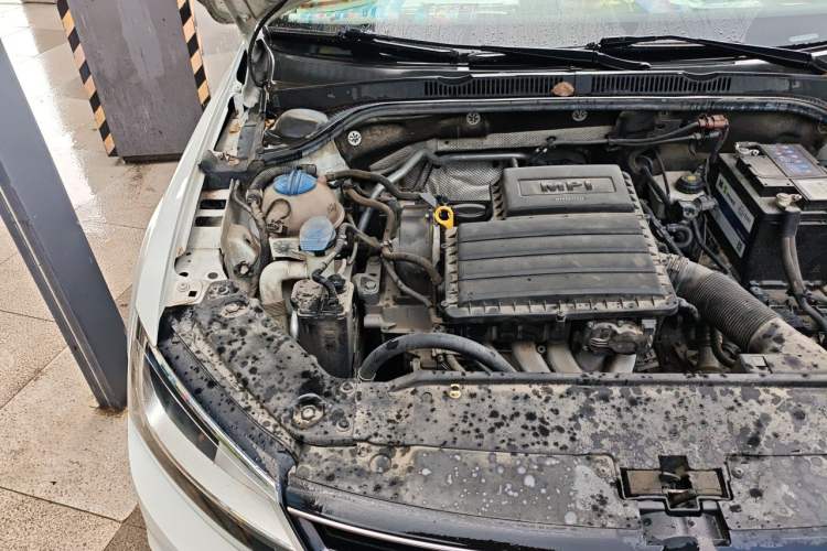 Used Volkswagen Sagitar 2018 1.6L Automatic Comfort Model Engine Bay Right