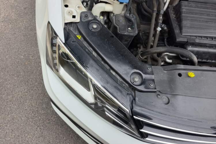 Used Volkswagen Sagitar 2018 280TSI DSG Ignite Edition Engine Bay Right