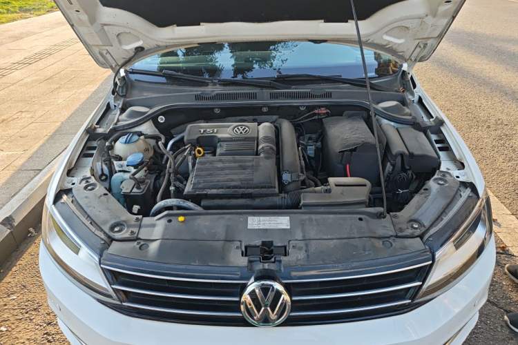 Used Volkswagen Sagitar 2018 180TSI DSG Prestige Edition Engine Bay