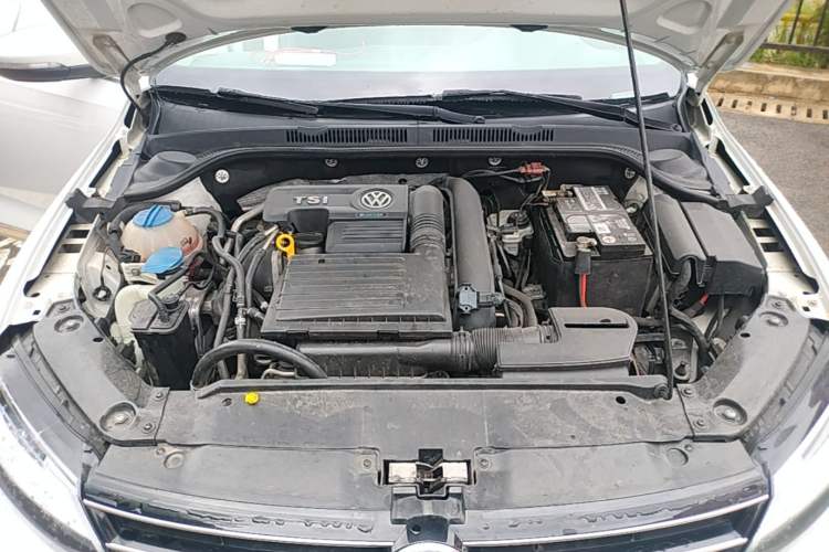 Used Volkswagen Sagitar 2018 180TSI DSG Prestige Edition Engine Bay