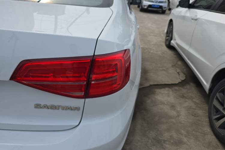 Used Volkswagen Sagitar 2018 1.6L Automatic Fashion Model Exterior 3