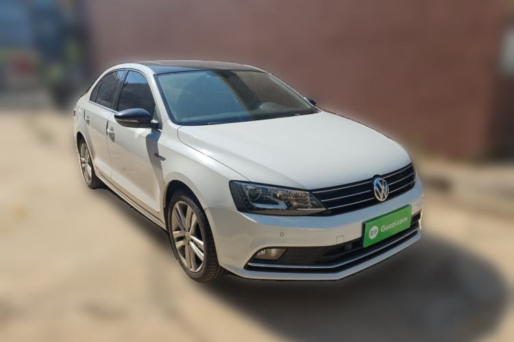 Used Volkswagen Sagitar 2018 280TSI DSG Luxury Model Front Right 45 Deg