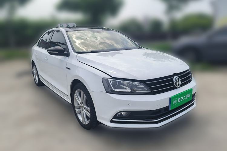 Used Volkswagen Sagitar 2018 280TSI DSG Luxury Model Front Right 45 Deg