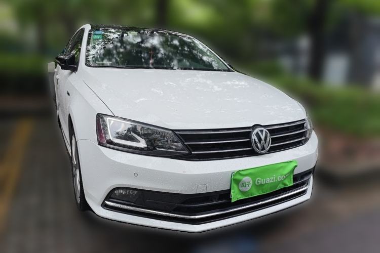 Used Volkswagen Sagitar 2018 280TSI DSG Luxury Model Front Right 45 Deg