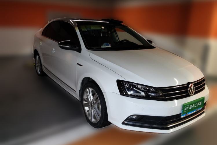 Used Volkswagen Sagitar 2018 280TSI DSG Luxury Model Front Right 45 Deg