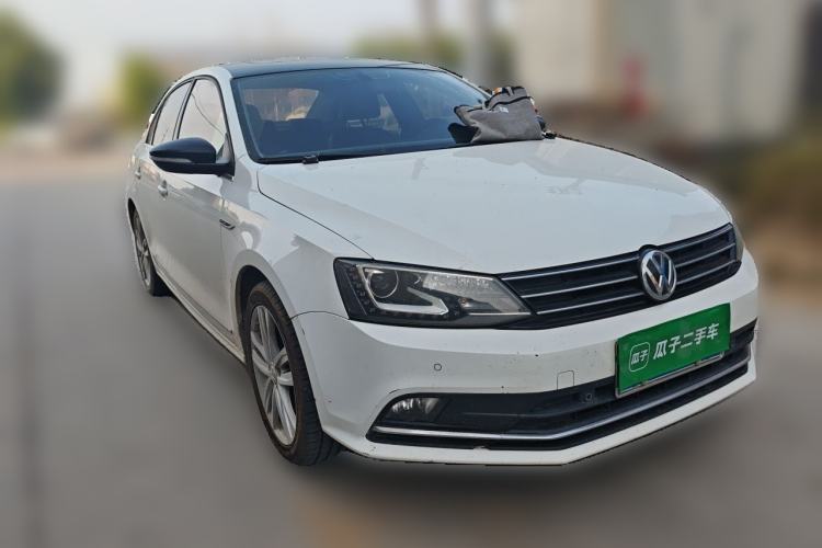 Used Volkswagen Sagitar 2018 280TSI DSG Luxury Model Front Right 45 Deg