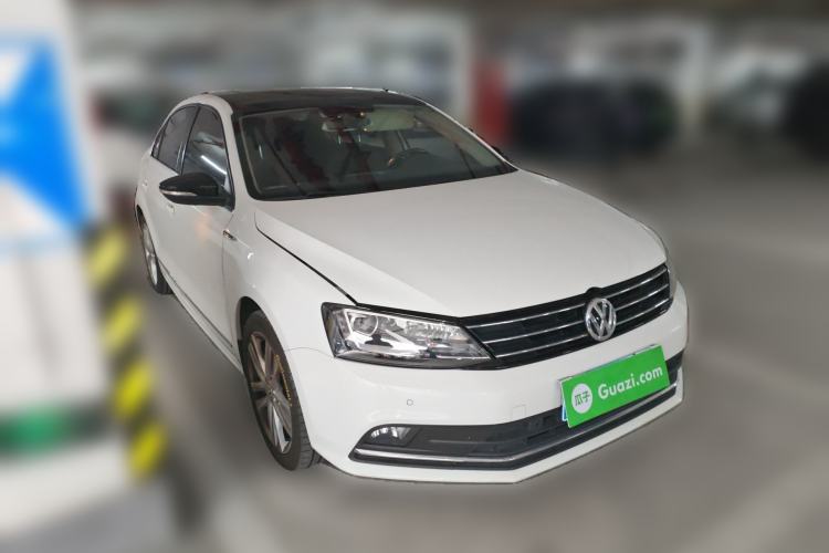 Used Volkswagen Sagitar 2018 280TSI DSG Luxury Model Front Right 45 Deg