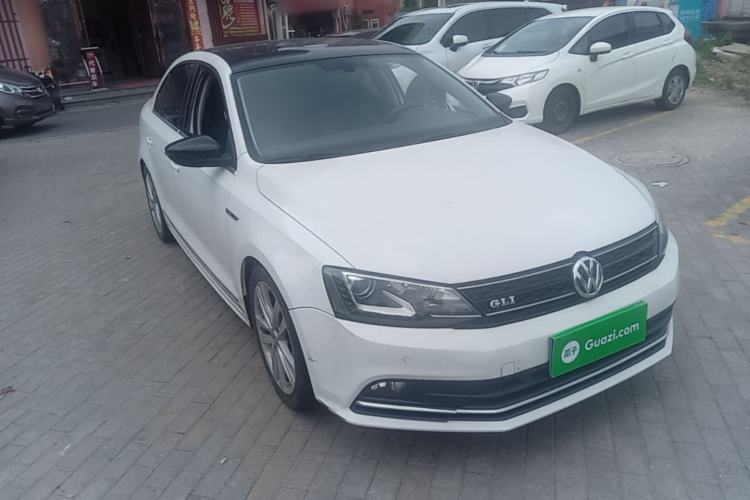 Used Volkswagen Sagitar 2018 280TSI DSG Luxury Model Front Right 45 Deg