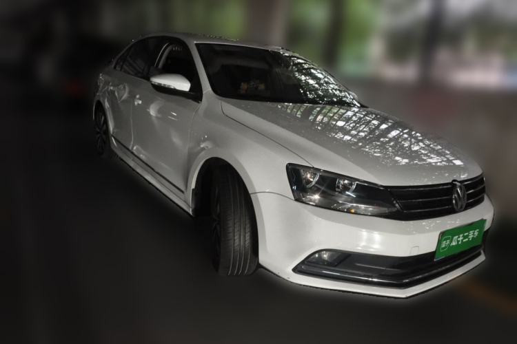 Used Volkswagen Sagitar 2018 280TSI DSG Comfort Model Front Right 45 Deg