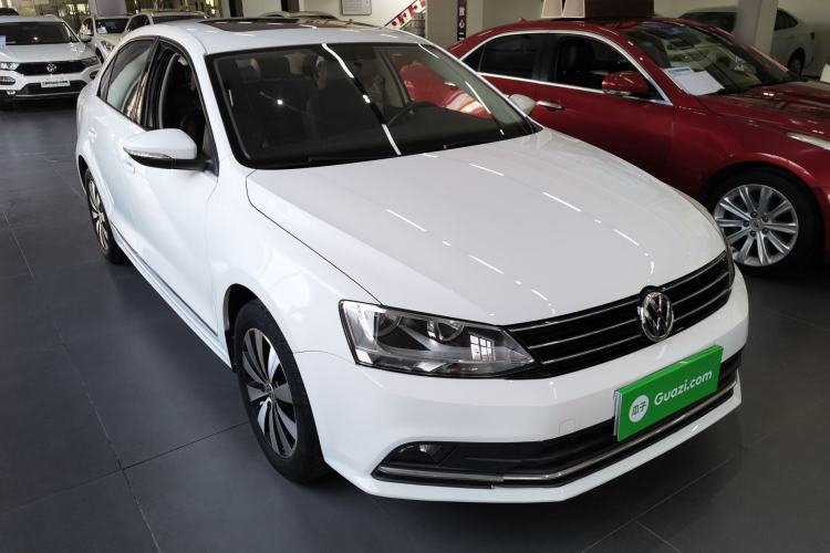 Used Volkswagen Sagitar 2018 280TSI DSG Comfort Model Front Right 45 Deg