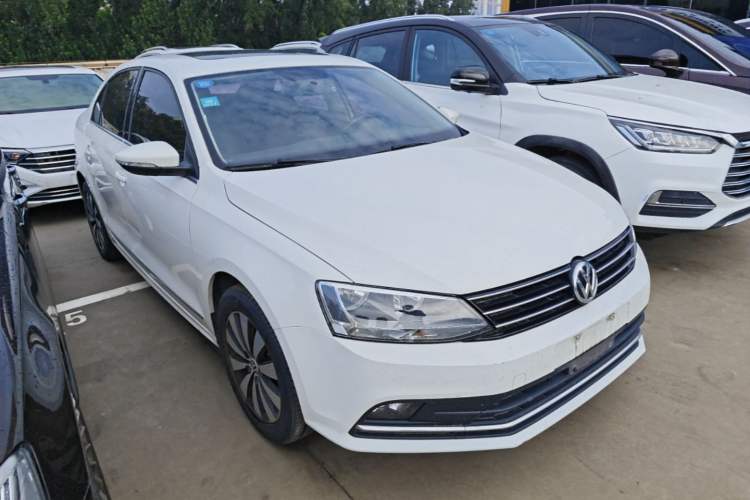 Used Volkswagen Sagitar 2018 280TSI DSG Comfort Model Front Right 45 Deg