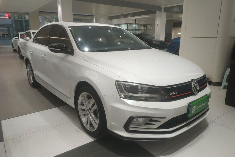 Used Volkswagen Sagitar 2018 280TSI DSG Comfort Model Front Right 45 Deg