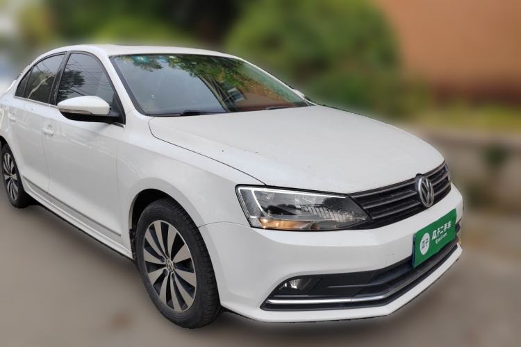 Used Volkswagen Sagitar 2018 280TSI DSG Comfort Model Front Right 45 Deg