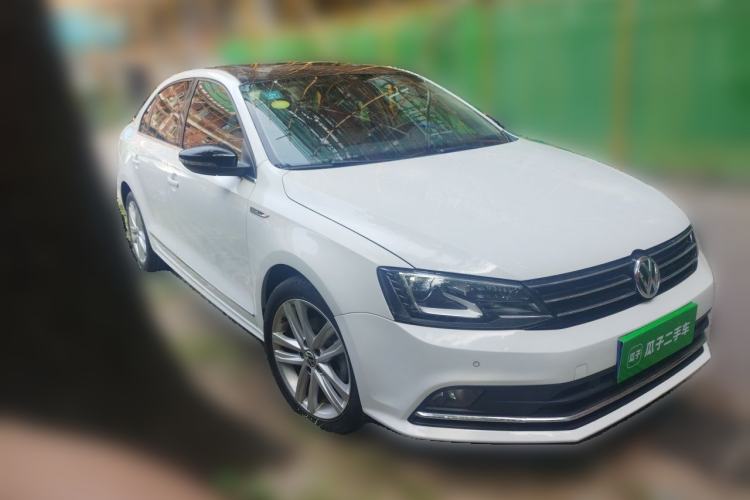 Used Volkswagen Sagitar 2018 280TSI DSG Luxury Model Front Right 45 Deg