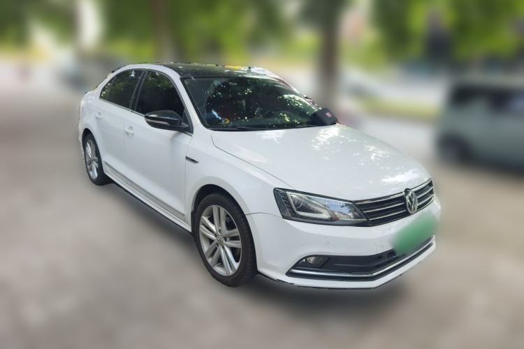 Used Volkswagen Sagitar 2018 280TSI DSG Luxury Model Front Right 45 Deg