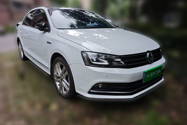 Used Volkswagen Sagitar 2018 280TSI DSG Luxury Model Front Right 45 Deg