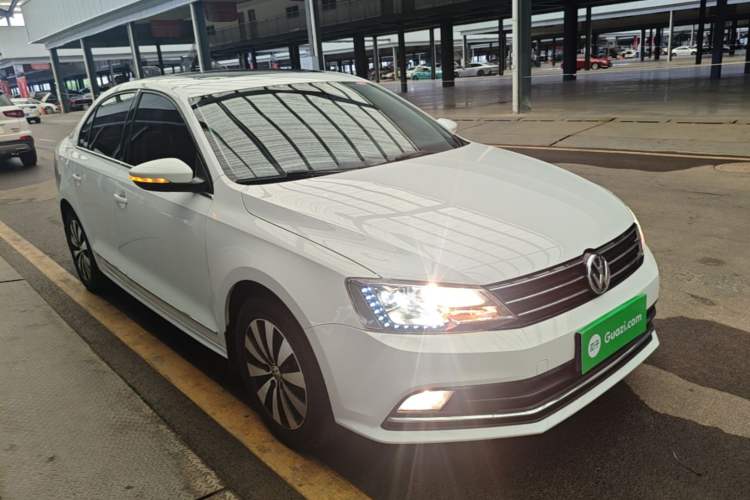 Used Volkswagen Sagitar 2018 280TSI DSG Comfort Model Front Right 45 Deg