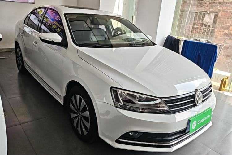 Used Volkswagen Sagitar 2018 280TSI DSG Comfort Model Front Right 45 Deg
