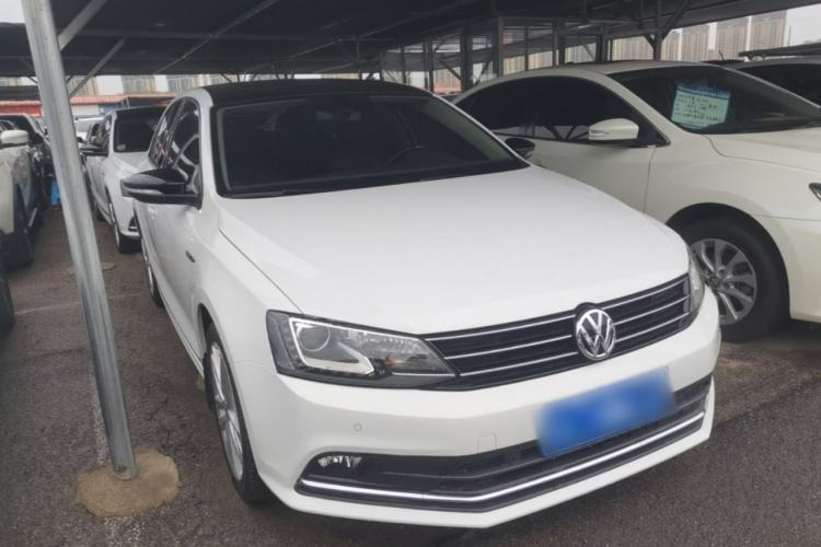 Used Volkswagen Sagitar 2018 280TSI DSG Luxury Model Front Right 45 Deg