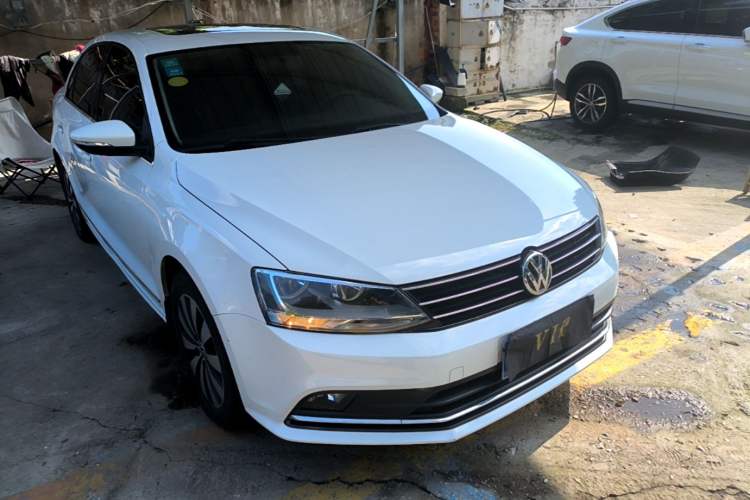 Used Volkswagen Sagitar 2018 280TSI DSG Comfort Model Front Right 45 Deg
