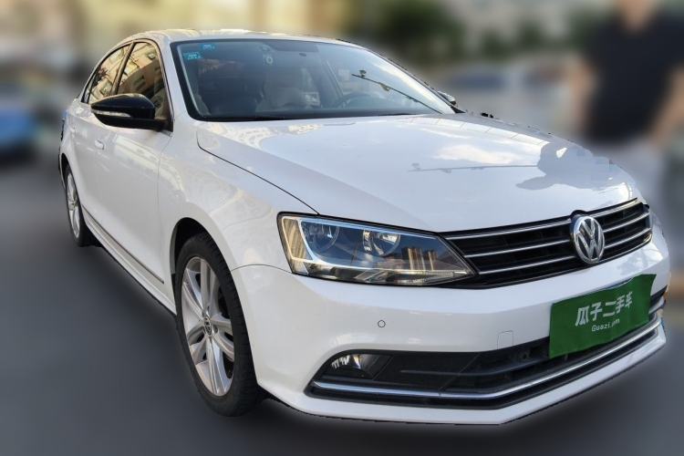 Used Volkswagen Sagitar 2018 280TSI DSG Luxury Model Front Right 45 Deg