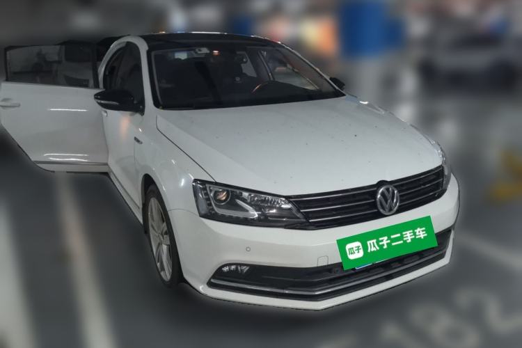 Used Volkswagen Sagitar 2018 280TSI DSG Luxury Model Front Right 45 Deg