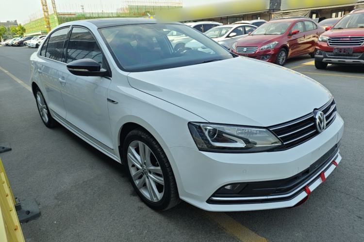 Used Volkswagen Sagitar 2018 280TSI DSG Luxury Model Front Right 45 Deg