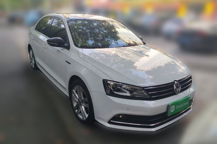 Used Volkswagen Sagitar 2018 280TSI DSG Luxury Model Front Right 45 Deg