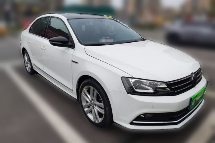 Used Volkswagen Sagitar 2018 280TSI DSG Luxury Model Front Right 45 Deg
