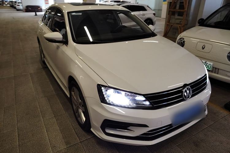 Used Volkswagen Sagitar 2018 280TSI DSG Ignite Edition Front Right 45 Deg