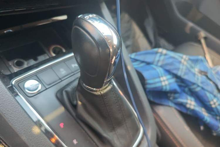 Used Volkswagen Sagitar 2018 280TSI DSG Luxury Model Gear Lever