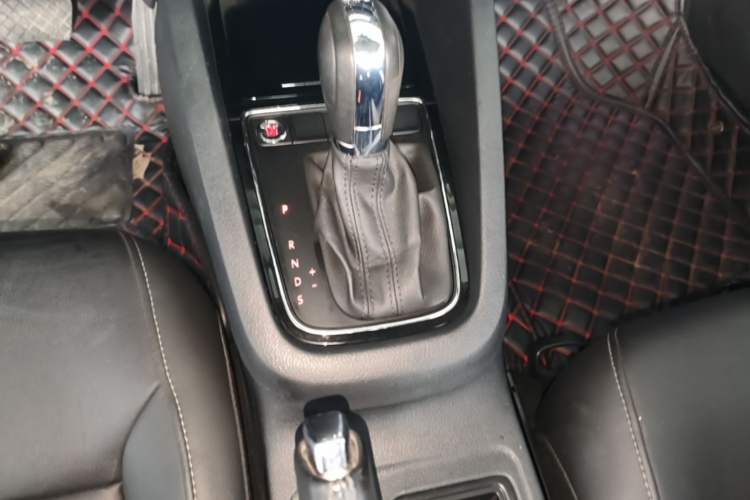 Used Volkswagen Sagitar 2018 280TSI DSG Ignite Edition Gear Lever