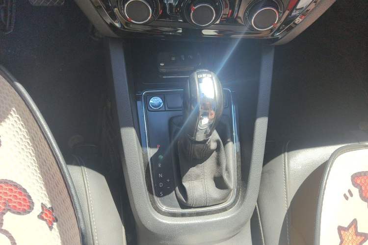 Used Volkswagen Sagitar 2018 280TSI DSG Ignite Edition Gear Lever