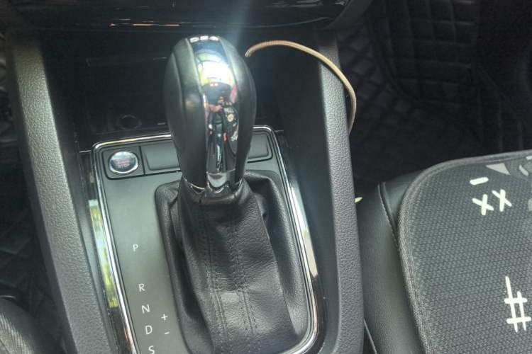 Used Volkswagen Sagitar 2018 280TSI DSG Ignite Edition Gear Lever