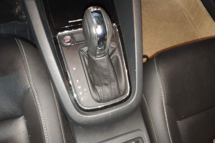 Used Volkswagen Sagitar 2018 280TSI DSG Ignite Edition Gear Lever