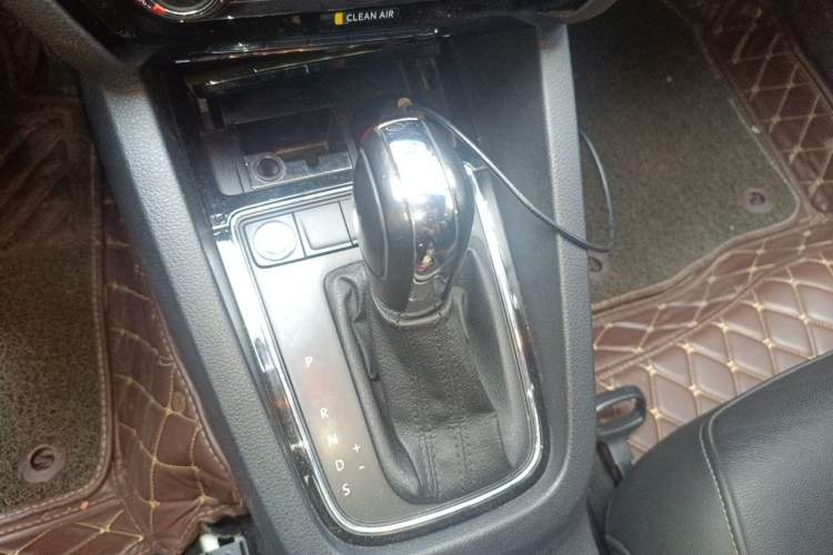 Used Volkswagen Sagitar 2018 1.6L Automatic Comfort Model Gear Lever